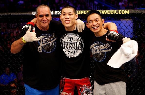 Li Jingliang venceu brasileiro Dhiego Lima por nocaute no primeiro round