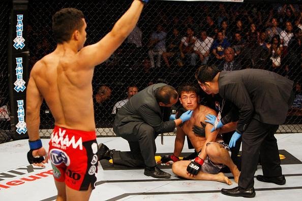 Jon Tuck venceu Tae Hyun Bang por finalizao no primeiro round