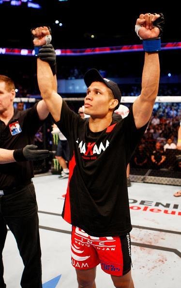 Jon Tuck venceu Tae Hyun Bang por finalizao no primeiro round