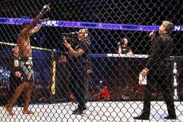 Neil Magny venceu Hyun Gyu Lim por nocaute tcnico no segundo round