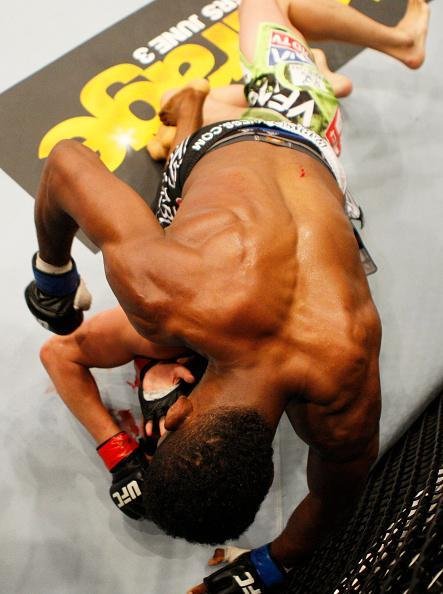 Neil Magny venceu Hyun Gyu Lim por nocaute tcnico no segundo round