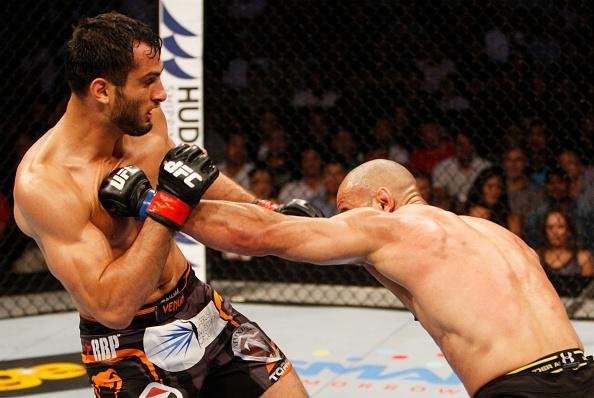 Gegard Mousasi venceu Costas Philippou por deciso unnime 