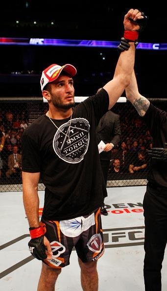 Gegard Mousasi venceu Costas Philippou por deciso unnime 