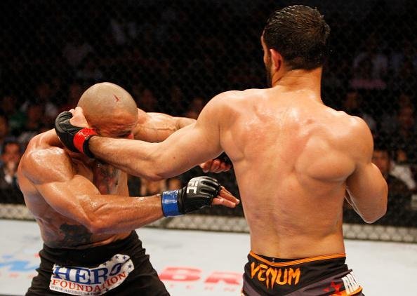 Gegard Mousasi venceu Costas Philippou por deciso unnime 