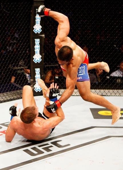 Fotos da ltima luta da carreira de Mark Muoz, com vitria sobre Luke Barnatt