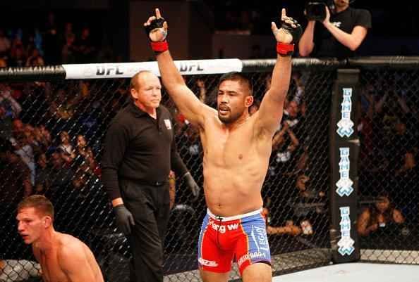 Fotos da ltima luta da carreira de Mark Muoz, com vitria sobre Luke Barnatt