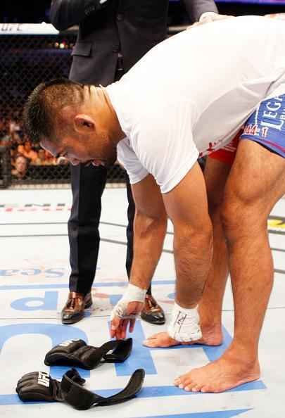 Fotos da ltima luta da carreira de Mark Muoz, com vitria sobre Luke Barnatt