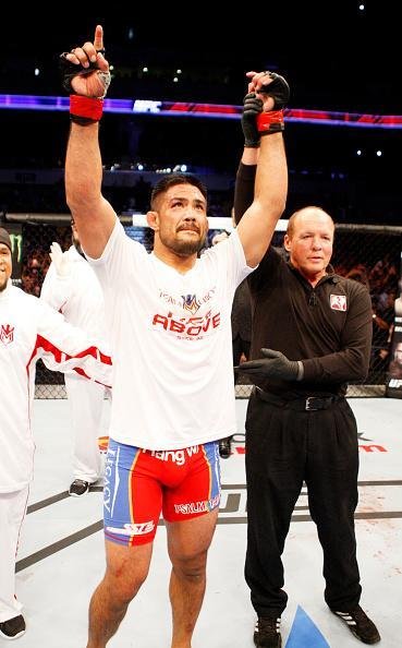 Fotos da ltima luta da carreira de Mark Muoz, com vitria sobre Luke Barnatt