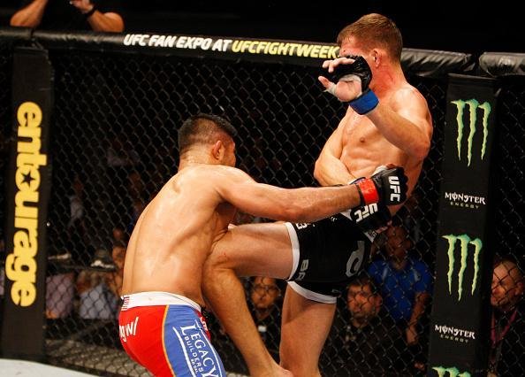 Fotos da ltima luta da carreira de Mark Muoz, com vitria sobre Luke Barnatt