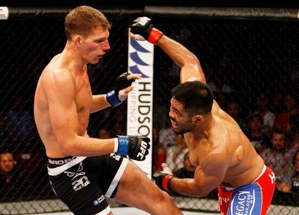 Fotos da ltima luta da carreira de Mark Muoz, com vitria sobre Luke Barnatt