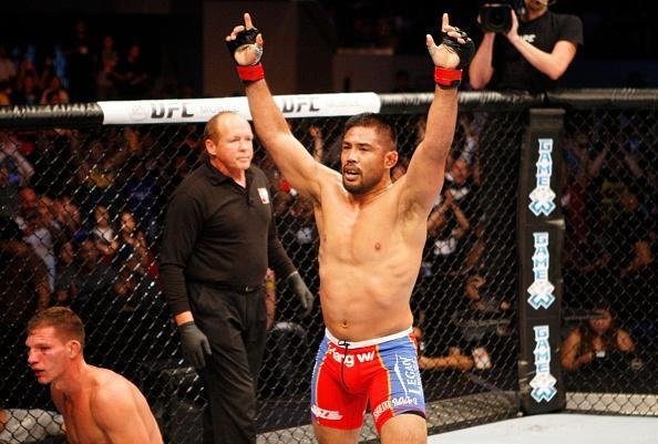 Fotos da ltima luta da carreira de Mark Muoz, com vitria sobre Luke Barnatt