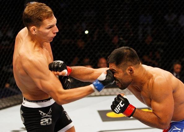 Fotos da ltima luta da carreira de Mark Muoz, com vitria sobre Luke Barnatt