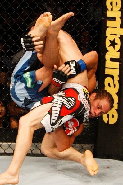 Fotos da vitria dominante de Frankie Edgar sobre Urijah Faber