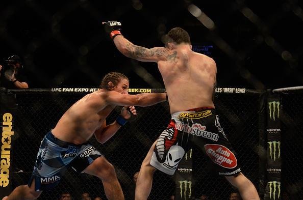 Fotos da vitria dominante de Frankie Edgar sobre Urijah Faber