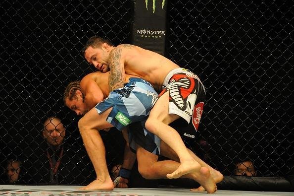 Fotos da vitria dominante de Frankie Edgar sobre Urijah Faber