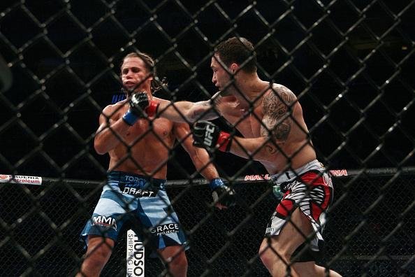 Fotos da vitria dominante de Frankie Edgar sobre Urijah Faber