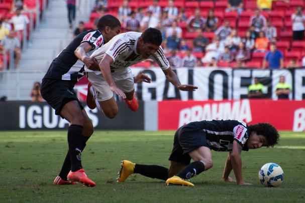 Imagens do jogo entre Atlético e Fluminense, no Mané Garrincha, em Brasília, pelo Campeonato Brasileiro