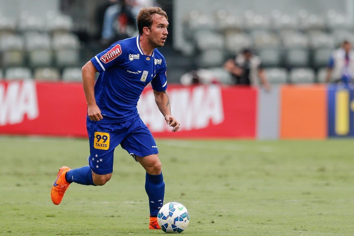 Cruzeiro lutou diante do Santos, mas no conseguiu frear o bom ataque do Peixe e saiu derrotado