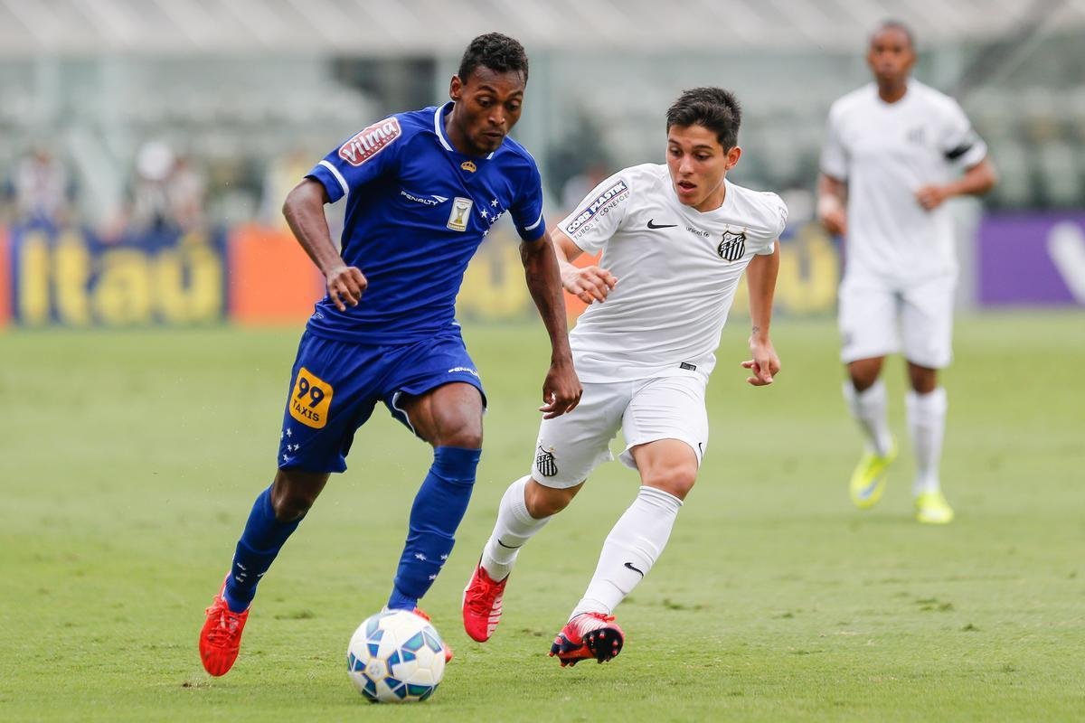 Cruzeiro lutou diante do Santos, mas no conseguiu frear o bom ataque do Peixe e saiu derrotado