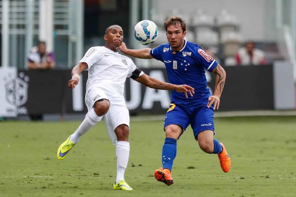 Cruzeiro lutou diante do Santos, mas no conseguiu frear o bom ataque do Peixe e saiu derrotado