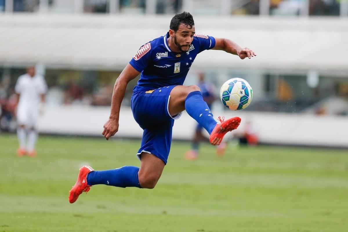 Cruzeiro lutou diante do Santos, mas no conseguiu frear o bom ataque do Peixe e saiu derrotado