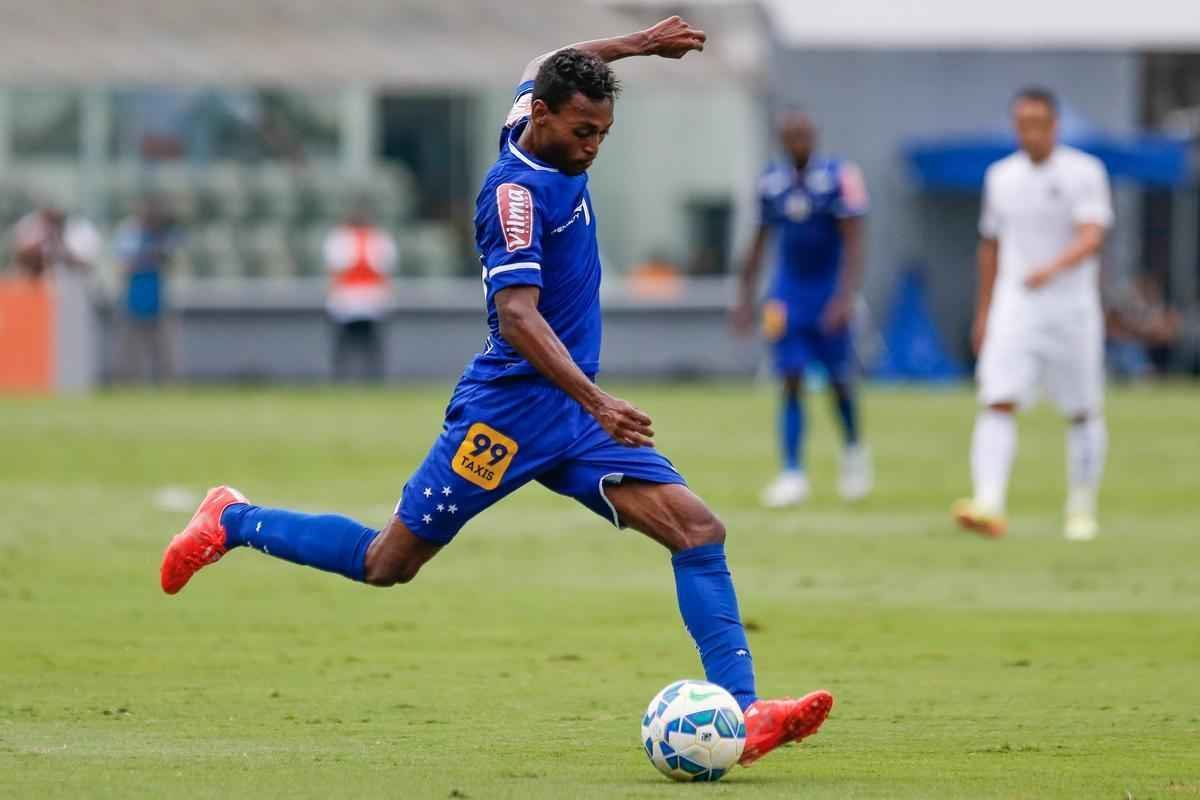 Cruzeiro lutou diante do Santos, mas no conseguiu frear o bom ataque do Peixe e saiu derrotado
