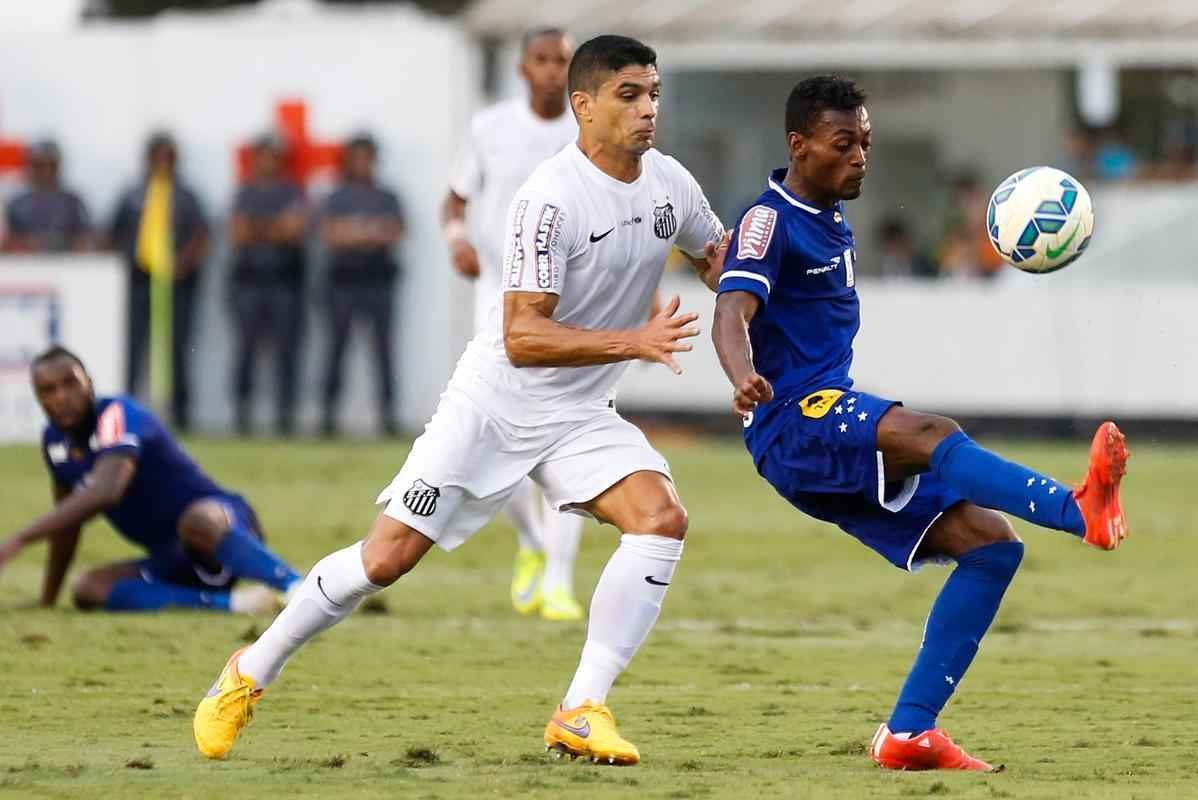 Cruzeiro lutou diante do Santos, mas no conseguiu frear o bom ataque do Peixe e saiu derrotado