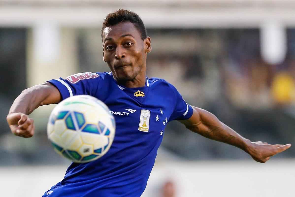 Cruzeiro lutou diante do Santos, mas no conseguiu frear o bom ataque do Peixe e saiu derrotado