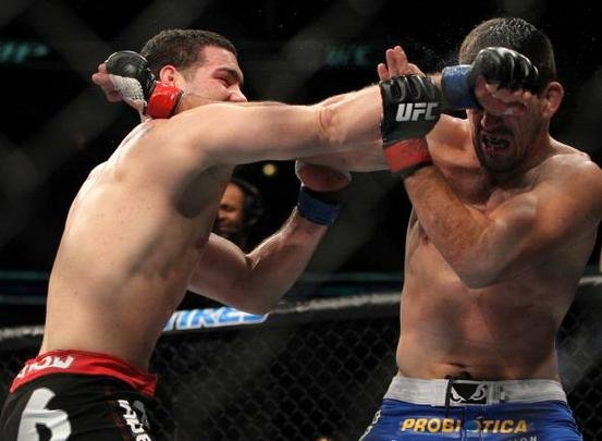 Chris Weidman superou Demian Maia por decisão unânime, no UFC on Fox 2, em 2012