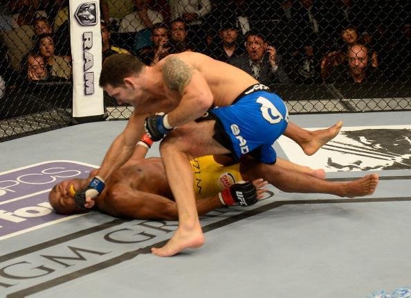 Chris Weidman nocauteou Anderson Silva e conquistou o cinturo dos mdios, em julho de 2013, no UFC 162
