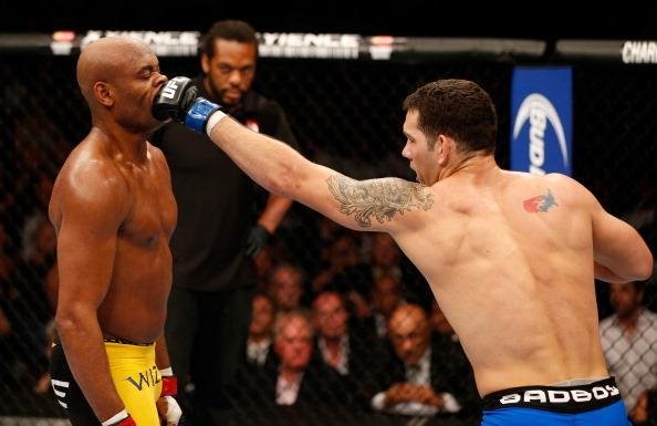Chris Weidman nocauteou Anderson Silva e conquistou o cinturo dos mdios, em julho de 2013, no UFC 162