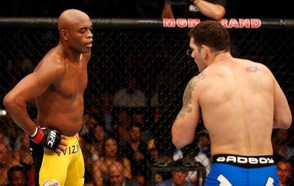 Chris Weidman nocauteou Anderson Silva e conquistou o cinturo dos mdios, em julho de 2013, no UFC 162