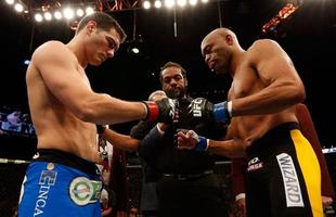 Na revanche, no UFC 168, no fim de 2013, Chris Weidman voltou a vencer Anderson Silva e manteve o cinturo. Luta ficou marcada pela grave leso do brasileiro