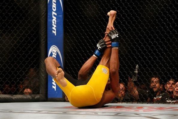 Na revanche, no UFC 168, no fim de 2013, Chris Weidman voltou a vencer Anderson Silva e manteve o cinturo. Luta ficou marcada pela grave leso do brasileiro