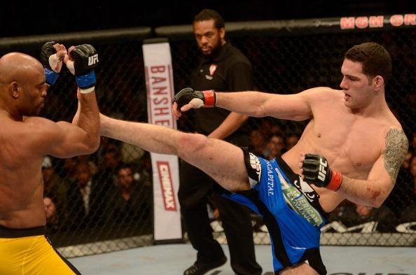 Na revanche, no UFC 168, no fim de 2013, Chris Weidman voltou a vencer Anderson Silva e manteve o cinturo. Luta ficou marcada pela grave leso do brasileiro