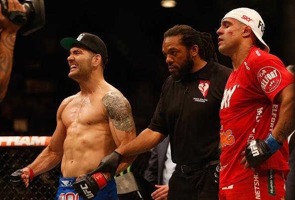 Chris Weidman venceu Vitor Belfort por nocaute técnico na terceira defesa de cinturão do peso médio, no UFC 187, em maio deste ano