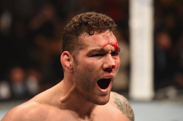 Chris Weidman venceu Vitor Belfort por nocaute tcnico na terceira defesa de cinturo do peso mdio, no UFC 187, em maio deste ano