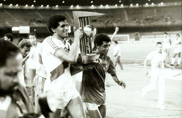 Em 1985, Cruzeiro conquistou o torneio amistoso de aniversrio de 20 anos do Mineiro, sobre o River Plate.
