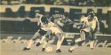 No jogo da volta (foto), em 1992, Cruzeiro sofreu todo tipo de presso em Nez. Houve pedras no campo, pancadaria, Adilson Batista quebrou a perna e Luizinho e Boiadeiro foram expulsos, mas o clube celeste se classificou nos pnaltis.