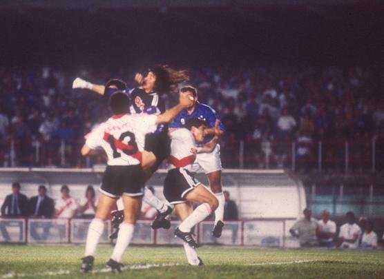 Em 1992, Cruzeiro eliminou o River Plate das quartas de final da Supercopa dos Campees da Libertadores