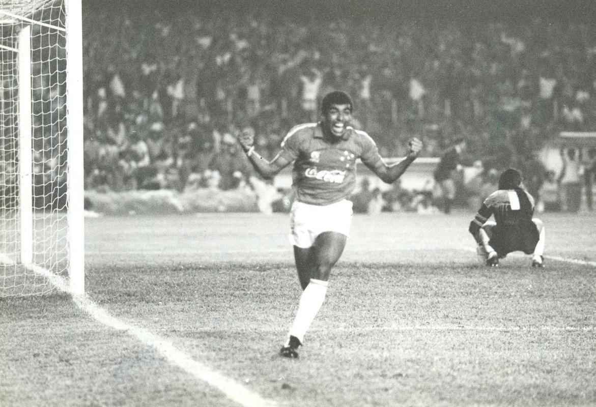 Em 1991, Cruzeiro conquistou a Supercopa dos Campees da Libertadores sobre o River Plate