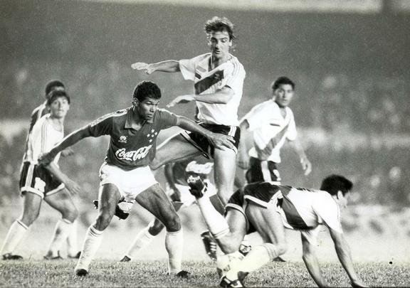 Em 1991, Cruzeiro conquistou a Supercopa dos Campees da Libertadores sobre o River Plate