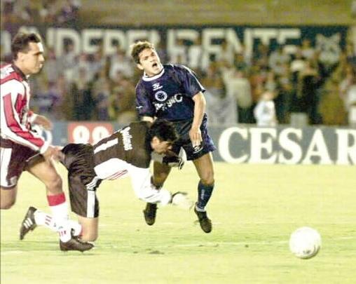 Cruzeiro conquistou a Recopa Sul-Americana de 1998 sobre o River Plate em duelo disputado em 1999