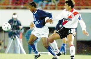 Cruzeiro conquistou a Recopa Sul-Americana de 1998 sobre o River Plate em duelo disputado em 1999