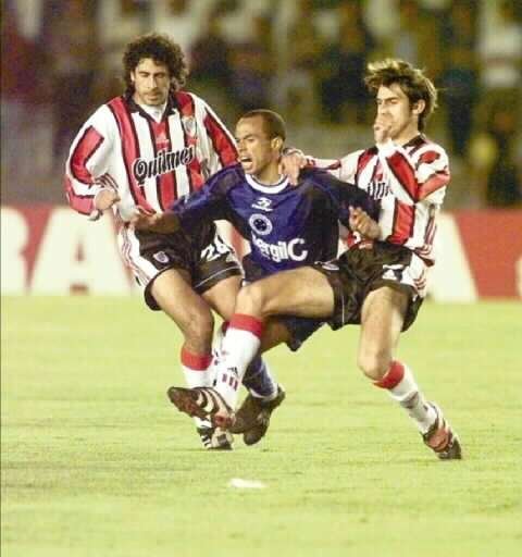 Cruzeiro conquistou a Recopa Sul-Americana de 1998 sobre o River Plate em duelo disputado em 1999