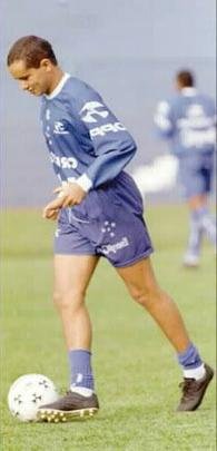 Donizete Amorim apostou na carreira de treinador de futebol. Em 2014, assumiu o comando tcnico do Arax Esporte Clube e disputou a Segunda Diviso do Campeonato Mineiro. Na equipe, teve a oportunidade de dirigir o folclrico atacante Tlio Maravilha, com quem jogou no prprio Cruzeiro, no primeiro semestre de 1999.