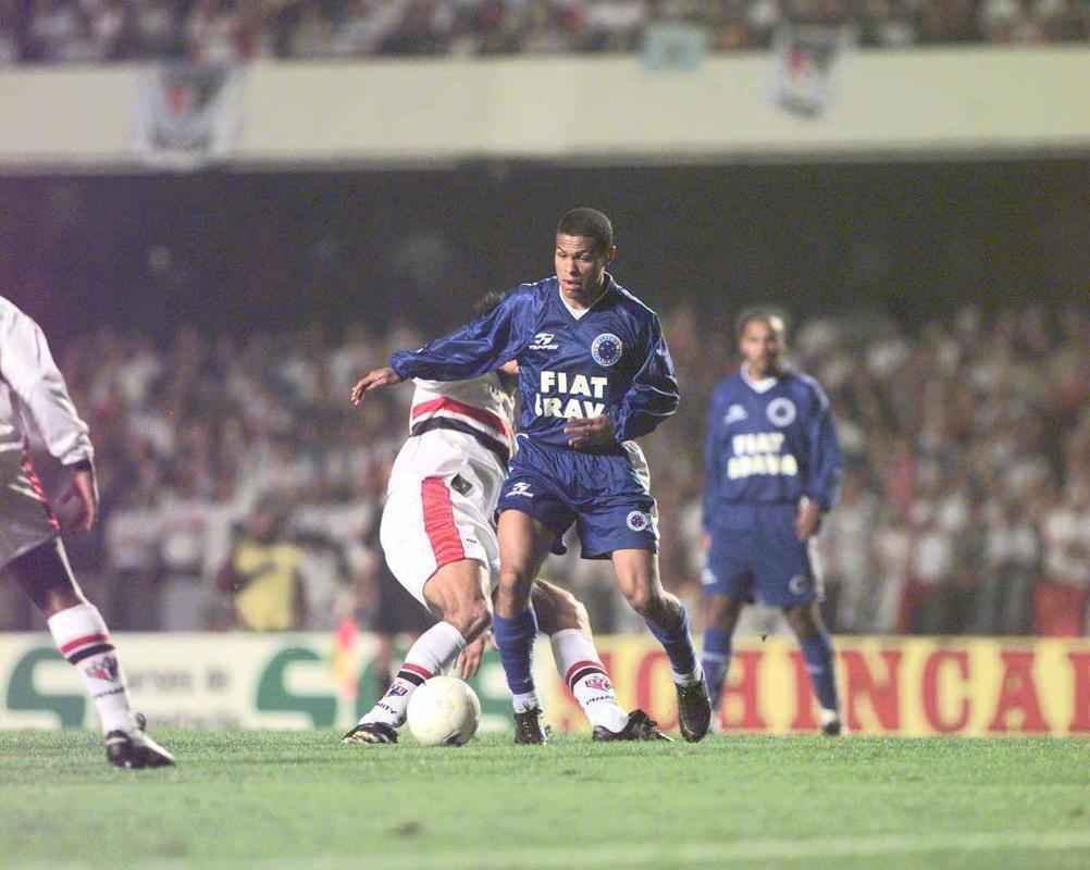 Aps encerrar sua carreira em 2013, Geovanni, hoje aos 35 anos, agencia atletas de Cruzeiro, Flamengo, Figueirense e Amrica em parceria com o sogro, o empresrio Roberto Assuno, e com o ex-companheiro de Cruzeiro, Clber Monteiro. 