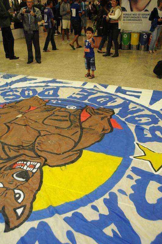 Fotos do embarque do Cruzeiro para o jogo contra o River Plate na Argentina
