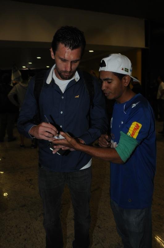 Fotos do embarque do Cruzeiro para o jogo contra o River Plate na Argentina