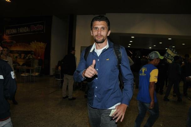 Fotos do embarque do Cruzeiro para o jogo contra o River Plate na Argentina